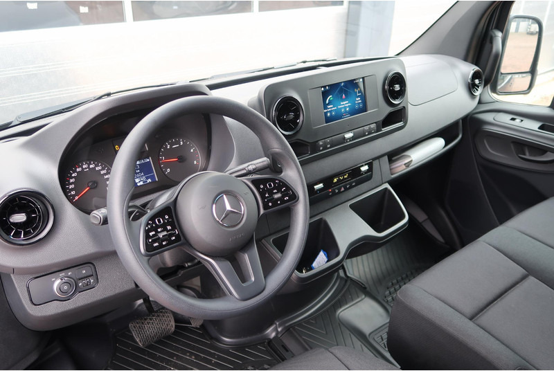 Mercedes-Benz Sprinter 519 CDI L2H2 4X4 AUT/ 2X DEUR/ 3,5T/ MBUX/ CAMERA/ ETC. - Furgon: slika Mercedes-Benz Sprinter 519 CDI L2H2 4X4 AUT/ 2X DEUR/ 3,5T/ MBUX/ CAMERA/ ETC. - Furgon Mercedes-Benz Sprinter 519 CDI L2H2 4X4 AUT/ 2X DEUR/ 3,5T/ MBUX/ CAMERA/ ETC. - Furgon: slika Mercedes-Benz Sprinter 519 CDI L2H2 4X4 AUT/ 2X DEUR/ 3,5T/ MBUX/ CAMERA/ ETC. - Furgon