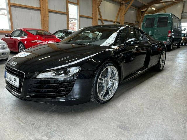 AUDI R8 4.2 FSI V8 quattro Coupé Neuzustand - Automobil: slika AUDI R8 4.2 FSI V8 quattro Coupé Neuzustand - Automobil AUDI R8 4.2 FSI V8 quattro Coupé Neuzustand - Automobil: slika AUDI R8 4.2 FSI V8 quattro Coupé Neuzustand - Automobil