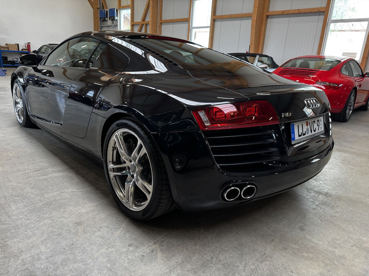 Automobil Audi R8 4.2 FSI V8 quattro Coupé: slika Automobil Audi R8 4.2 FSI V8 quattro Coupé