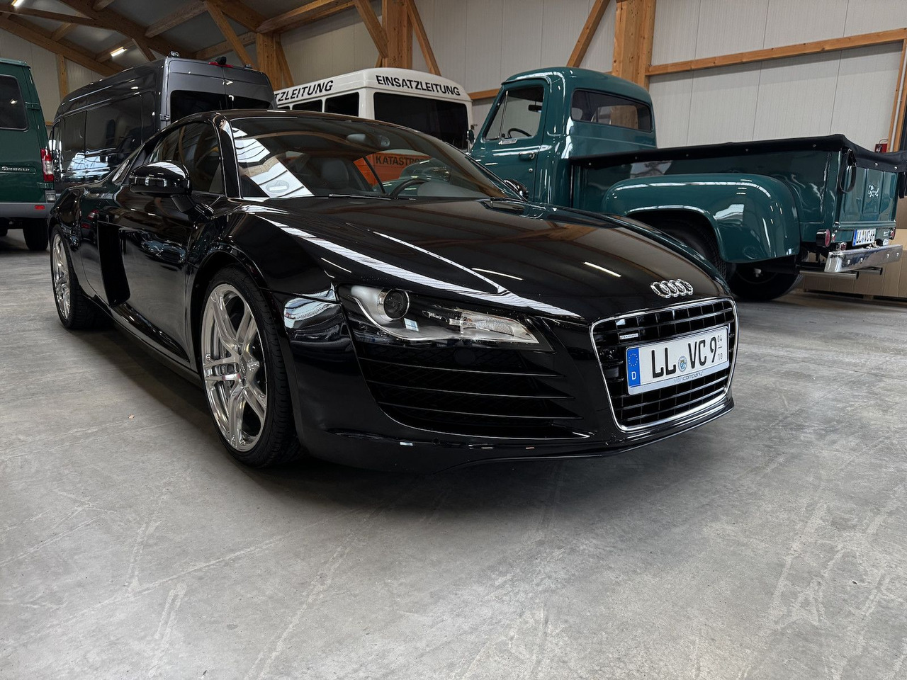 Audi R8 4.2 FSI V8 quattro Coupé - Automobil: slika Audi R8 4.2 FSI V8 quattro Coupé - Automobil Audi R8 4.2 FSI V8 quattro Coupé - Automobil: slika Audi R8 4.2 FSI V8 quattro Coupé - Automobil