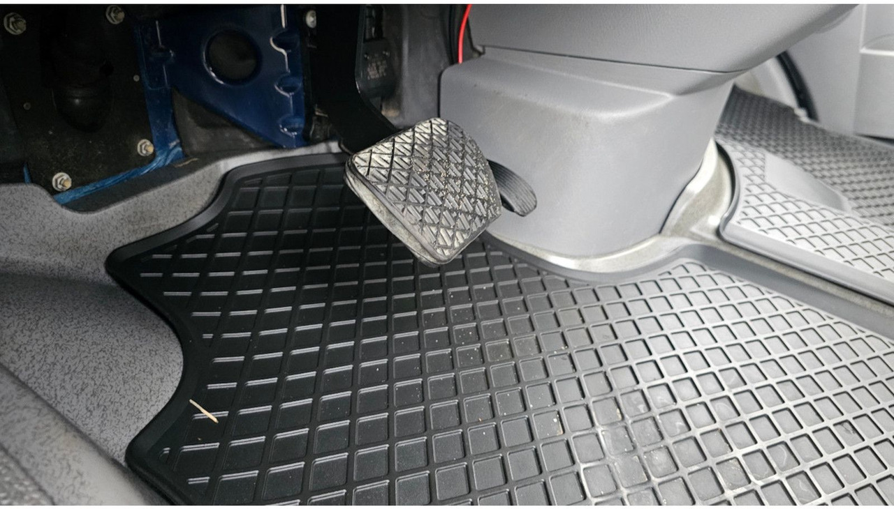Dostavno vozilo s ravnom platformom, Dostavno vozilo s dvostrukom kabinom Mercedes-Benz Sprinter 313 CDI Doka 4x4 Allrad AHK 3.5t: slika Dostavno vozilo s ravnom platformom, Dostavno vozilo s dvostrukom kabinom Mercedes-Benz Sprinter 313 CDI Doka 4x4 Allrad AHK 3.5t