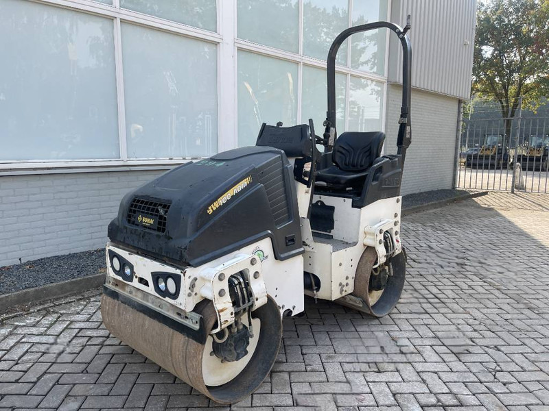 Bomag BW 100 AD M-5 - Valjak: slika Bomag BW 100 AD M-5 - Valjak Bomag BW 100 AD M-5 - Valjak: slika Bomag BW 100 AD M-5 - Valjak