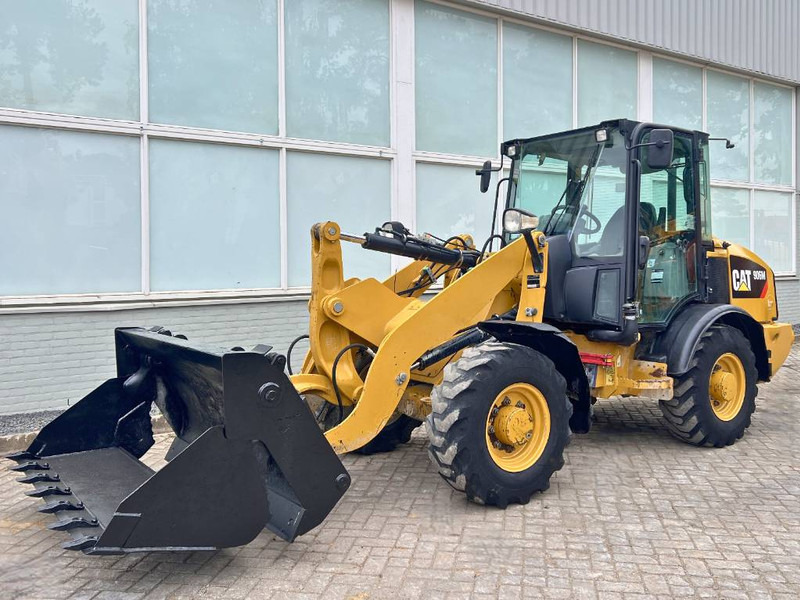 Cat 906 M 2016 - Utovarivač na kotačima: slika Cat 906 M 2016 - Utovarivač na kotačima Cat 906 M 2016 - Utovarivač na kotačima: slika Cat 906 M 2016 - Utovarivač na kotačima