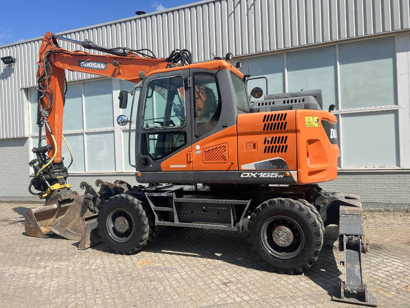 Doosan DX 165 W-5 2017 8450 H ENGCON ROTOTILT - Bager na kotačima: slika Doosan DX 165 W-5 2017 8450 H ENGCON ROTOTILT - Bager na kotačima Doosan DX 165 W-5 2017 8450 H ENGCON ROTOTILT - Bager na kotačima: slika Doosan DX 165 W-5 2017 8450 H ENGCON ROTOTILT - Bager na kotačima