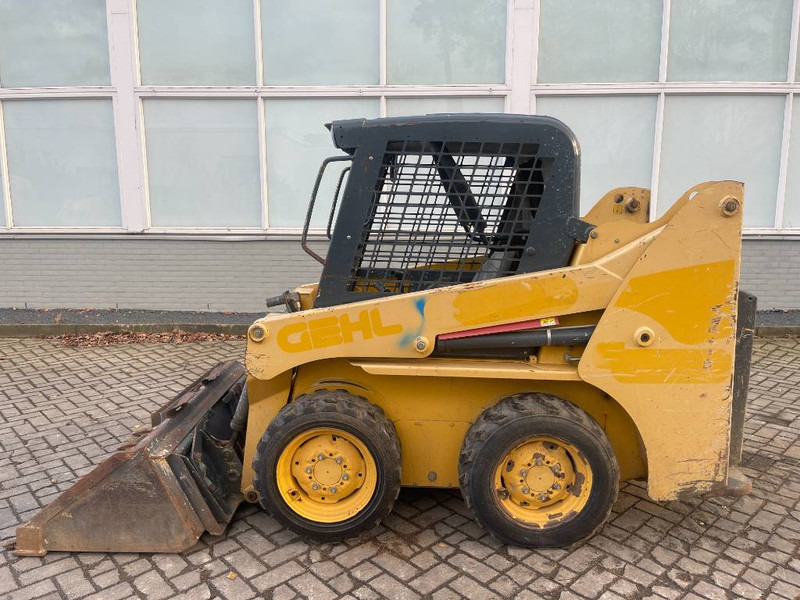 Gehl 3840 E 2015 - Mini utovarivač: slika Gehl 3840 E 2015 - Mini utovarivač Gehl 3840 E 2015 - Mini utovarivač: slika Gehl 3840 E 2015 - Mini utovarivač
