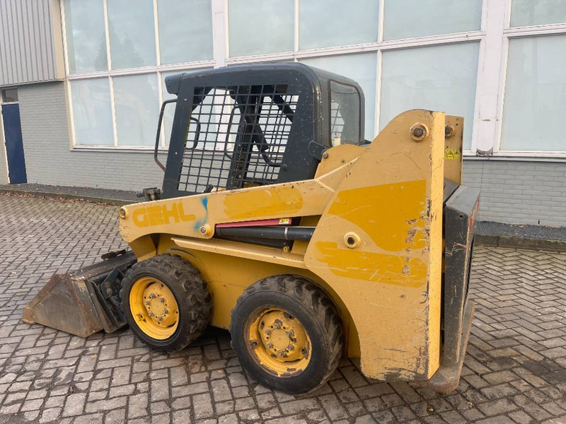 Gehl 3840 E 2015 - Mini utovarivač: slika Gehl 3840 E 2015 - Mini utovarivač Gehl 3840 E 2015 - Mini utovarivač: slika Gehl 3840 E 2015 - Mini utovarivač