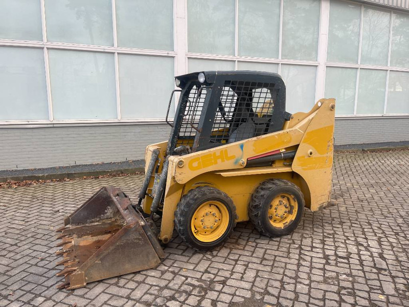 Gehl 3840 E 2015 - Mini utovarivač: slika Gehl 3840 E 2015 - Mini utovarivač Gehl 3840 E 2015 - Mini utovarivač: slika Gehl 3840 E 2015 - Mini utovarivač