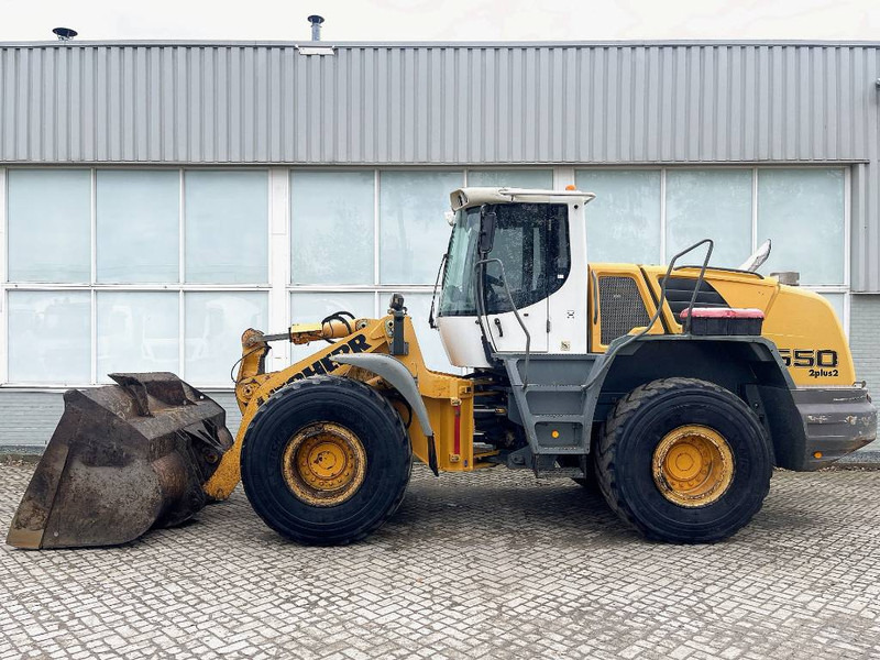 Liebherr L550 - Utovarivač na kotačima: slika Liebherr L550 - Utovarivač na kotačima Liebherr L550 - Utovarivač na kotačima: slika Liebherr L550 - Utovarivač na kotačima