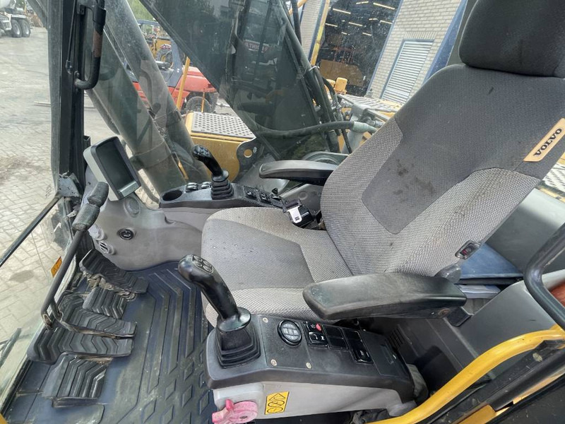 Zakup Volvo EC 240 C N L 2009 CE Volvo EC 240 C N L 2009 CE: slika Zakup Volvo EC 240 C N L 2009 CE Volvo EC 240 C N L 2009 CE