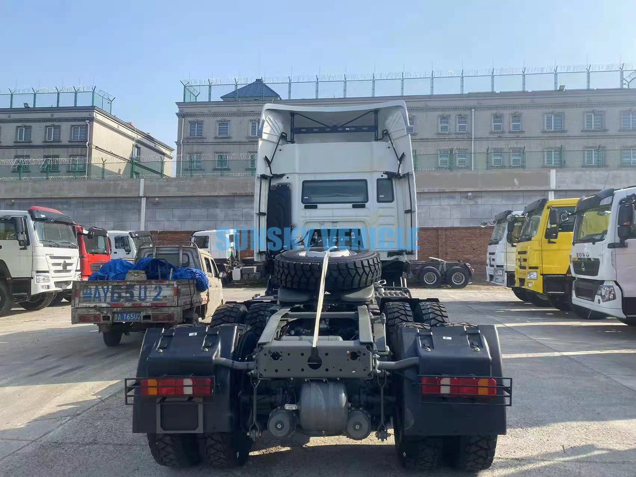 HOWO Brand New TX 6X4 400HP Tractor Head - Tegljač: slika HOWO Brand New TX 6X4 400HP Tractor Head - Tegljač HOWO Brand New TX 6X4 400HP Tractor Head - Tegljač: slika HOWO Brand New TX 6X4 400HP Tractor Head - Tegljač