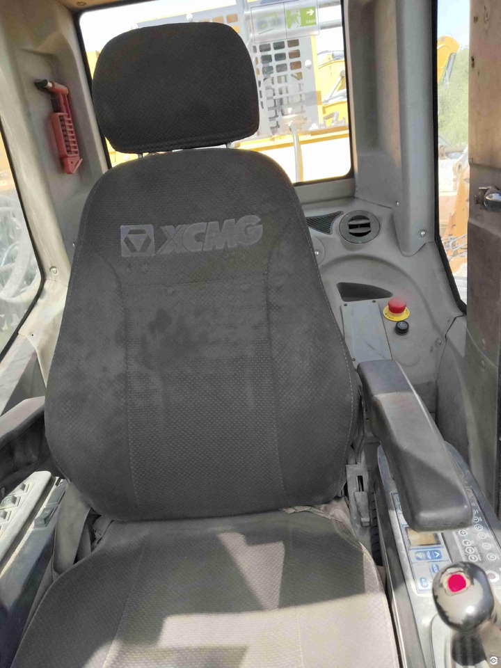 XCMG 2017 XE700D used 70 ton hydraulic crawler excavator price - Bager: slika XCMG 2017 XE700D used 70 ton hydraulic crawler excavator price - Bager XCMG 2017 XE700D used 70 ton hydraulic crawler excavator price - Bager: slika XCMG 2017 XE700D used 70 ton hydraulic crawler excavator price - Bager