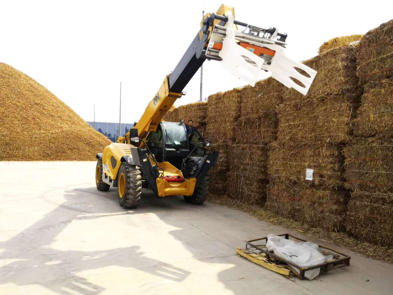 XCMG Certified Used 4.5t Small Telescopic Boom Telehandler Forklift Xc6-1056vn - Teleskopski rukovatelj: slika XCMG Certified Used 4.5t Small Telescopic Boom Telehandler Forklift Xc6-1056vn - Teleskopski rukovatelj XCMG Certified Used 4.5t Small Telescopic Boom Telehandler Forklift Xc6-1056vn - Teleskopski rukovatelj: slika XCMG Certified Used 4.5t Small Telescopic Boom Telehandler Forklift Xc6-1056vn - Teleskopski rukovatelj