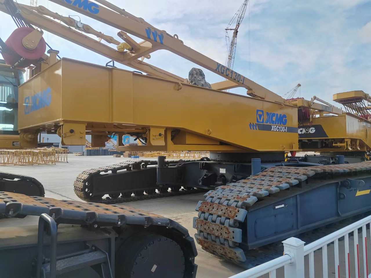 XCMG Officail Used Hydraulic Crane 130 Ton XGC130-I Mobile Crawler Crane For Sale - Dizalica gusjeničar: slika XCMG Officail Used Hydraulic Crane 130 Ton XGC130-I Mobile Crawler Crane For Sale - Dizalica gusjeničar XCMG Officail Used Hydraulic Crane 130 Ton XGC130-I Mobile Crawler Crane For Sale - Dizalica gusjeničar: slika XCMG Officail Used Hydraulic Crane 130 Ton XGC130-I Mobile Crawler Crane For Sale - Dizalica gusjeničar