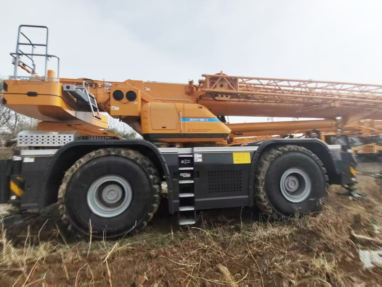 XCMG Official Second Hand Rough Terrain Cranes XCR70_S 70t Truck Crane Price For Sale - Autodizalica za teške terene: slika XCMG Official Second Hand Rough Terrain Cranes XCR70_S 70t Truck Crane Price For Sale - Autodizalica za teške terene XCMG Official Second Hand Rough Terrain Cranes XCR70_S 70t Truck Crane Price For Sale - Autodizalica za teške terene: slika XCMG Official Second Hand Rough Terrain Cranes XCR70_S 70t Truck Crane Price For Sale - Autodizalica za teške terene