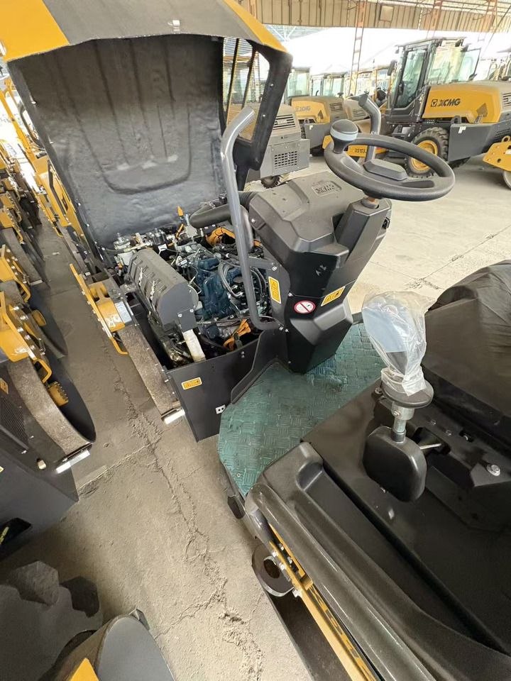 XCMG XD140VT 4ton small Light Diesel Vibratory Road Roller - Mini valjak: slika XCMG XD140VT 4ton small Light Diesel Vibratory Road Roller - Mini valjak XCMG XD140VT 4ton small Light Diesel Vibratory Road Roller - Mini valjak: slika XCMG XD140VT 4ton small Light Diesel Vibratory Road Roller - Mini valjak