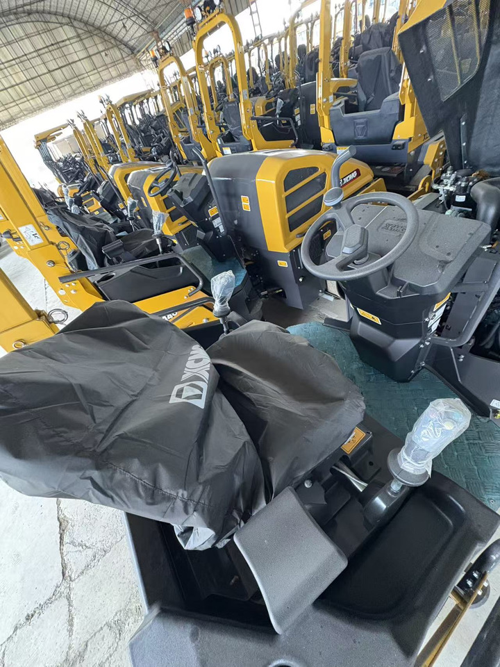 XCMG XD140VT 4ton small Light Diesel Vibratory Road Roller - Mini valjak: slika XCMG XD140VT 4ton small Light Diesel Vibratory Road Roller - Mini valjak XCMG XD140VT 4ton small Light Diesel Vibratory Road Roller - Mini valjak: slika XCMG XD140VT 4ton small Light Diesel Vibratory Road Roller - Mini valjak