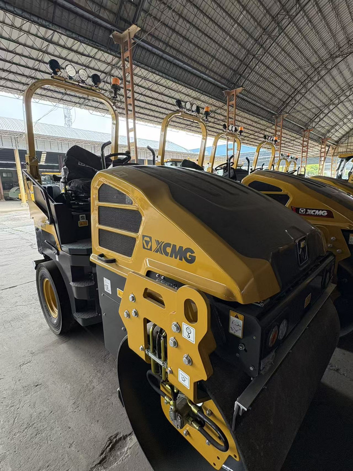 XCMG XD140VT 4ton small Light Diesel Vibratory Road Roller - Mini valjak: slika XCMG XD140VT 4ton small Light Diesel Vibratory Road Roller - Mini valjak XCMG XD140VT 4ton small Light Diesel Vibratory Road Roller - Mini valjak: slika XCMG XD140VT 4ton small Light Diesel Vibratory Road Roller - Mini valjak