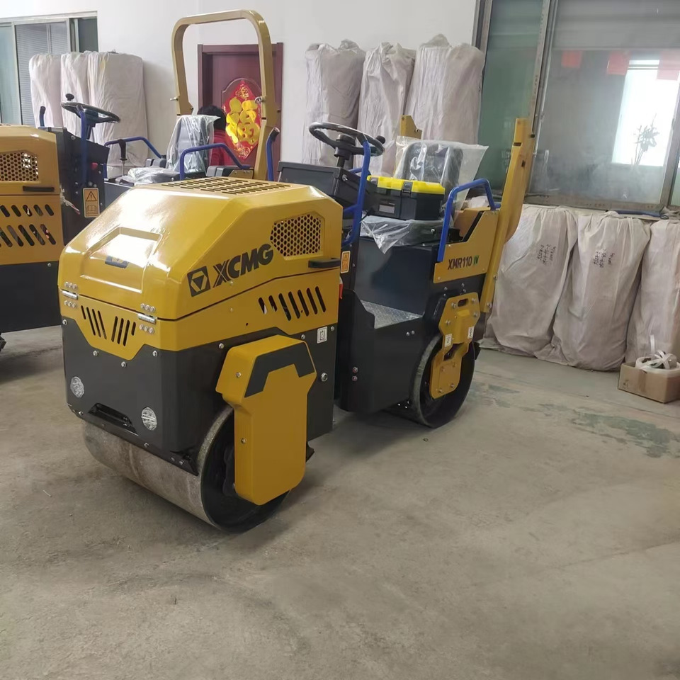 XCMG XMR110 1ton samll road roller hydraulic vibratory compator price - Mini valjak: slika XCMG XMR110 1ton samll road roller hydraulic vibratory compator price - Mini valjak XCMG XMR110 1ton samll road roller hydraulic vibratory compator price - Mini valjak: slika XCMG XMR110 1ton samll road roller hydraulic vibratory compator price - Mini valjak