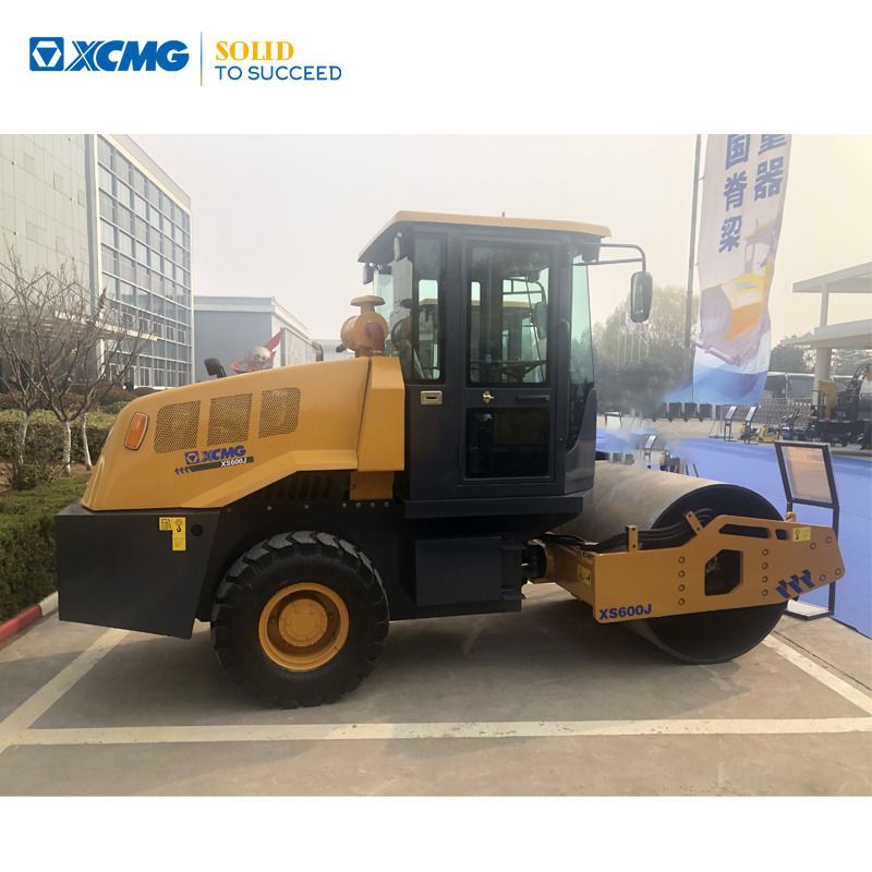 XCMG XS600J 6 ton small single drum Vibratory road Roller - Cestovni valjak: slika XCMG XS600J 6 ton small single drum Vibratory road Roller - Cestovni valjak XCMG XS600J 6 ton small single drum Vibratory road Roller - Cestovni valjak: slika XCMG XS600J 6 ton small single drum Vibratory road Roller - Cestovni valjak