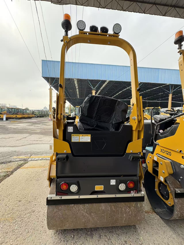 XCMG small XD120 Double Drum Vibratory Road Roller - Mini valjak: slika XCMG small XD120 Double Drum Vibratory Road Roller - Mini valjak XCMG small XD120 Double Drum Vibratory Road Roller - Mini valjak: slika XCMG small XD120 Double Drum Vibratory Road Roller - Mini valjak