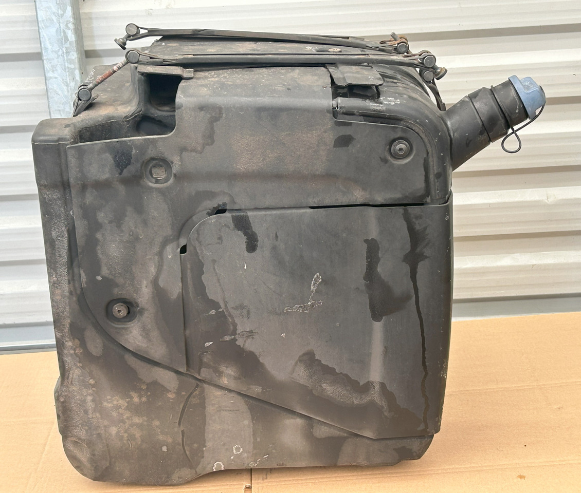 DAF ADBLUE FLUID TANK 90L XF 106 480 - AdBlue spremnik: slika DAF ADBLUE FLUID TANK 90L XF 106 480 - AdBlue spremnik DAF ADBLUE FLUID TANK 90L XF 106 480 - AdBlue spremnik: slika DAF ADBLUE FLUID TANK 90L XF 106 480 - AdBlue spremnik