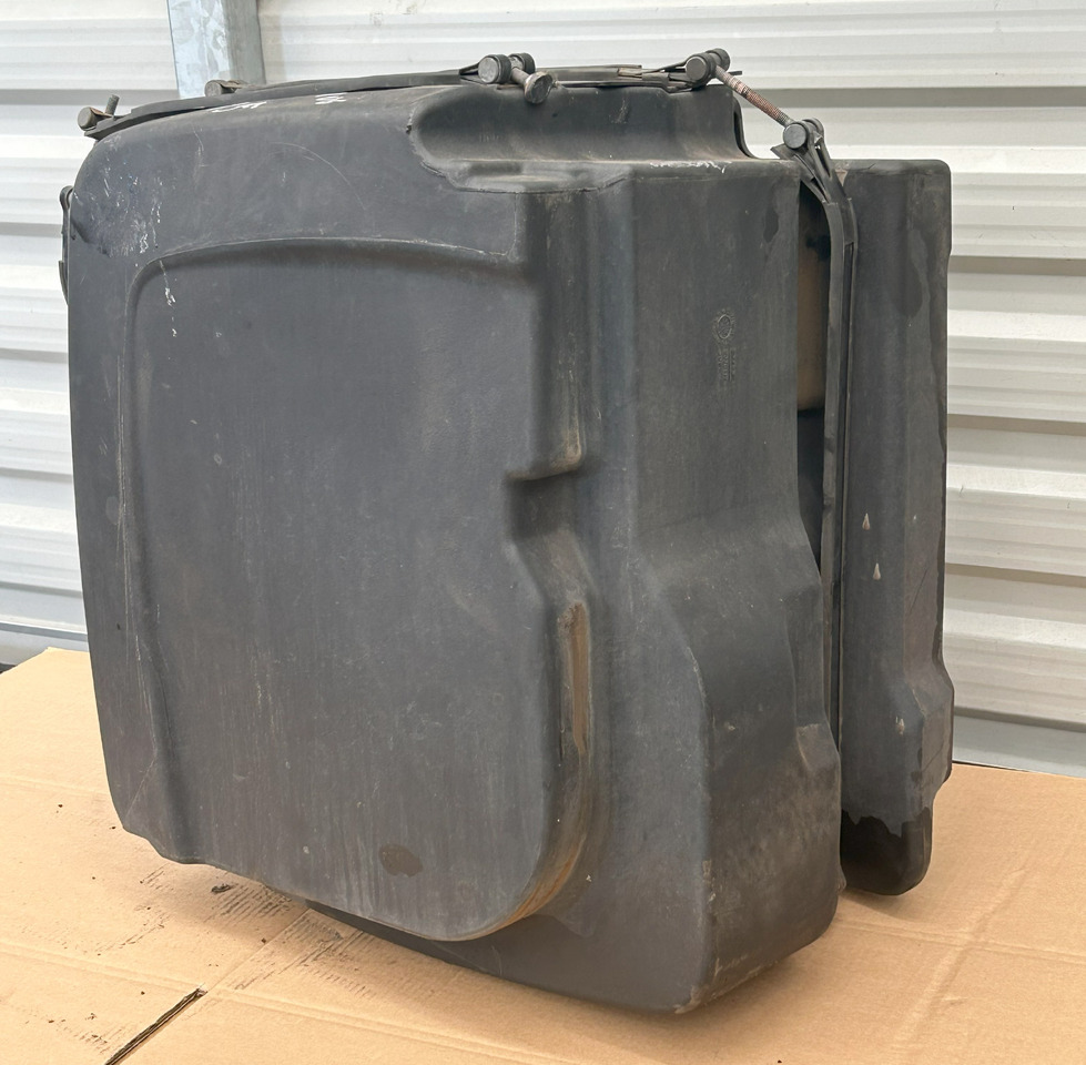 DAF ADBLUE FLUID TANK 90L XF 106 480 - AdBlue spremnik: slika DAF ADBLUE FLUID TANK 90L XF 106 480 - AdBlue spremnik DAF ADBLUE FLUID TANK 90L XF 106 480 - AdBlue spremnik: slika DAF ADBLUE FLUID TANK 90L XF 106 480 - AdBlue spremnik