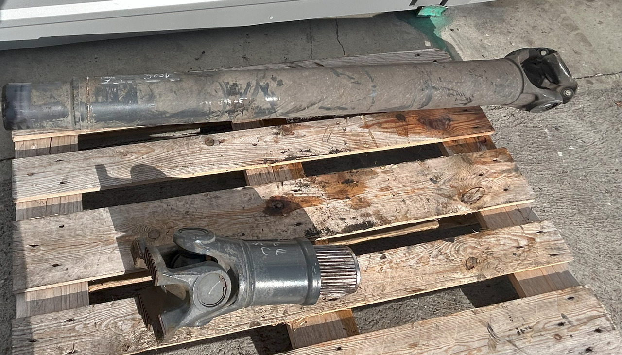 DAF CF EURO 6 440 DRIVE SHAFT LENGTH 1640 MM - Kardansko vratilo: slika DAF CF EURO 6 440 DRIVE SHAFT LENGTH 1640 MM - Kardansko vratilo DAF CF EURO 6 440 DRIVE SHAFT LENGTH 1640 MM - Kardansko vratilo: slika DAF CF EURO 6 440 DRIVE SHAFT LENGTH 1640 MM - Kardansko vratilo