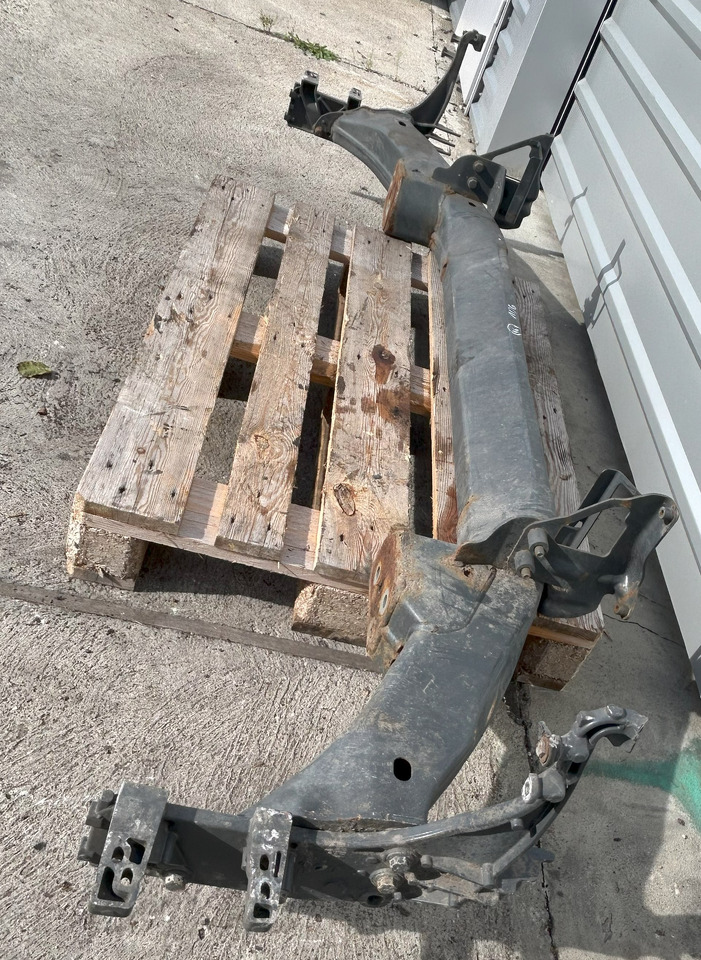 DAF CF EURO 6 BUMPER BEAM WITH STEP BRACKETS - Branik: slika DAF CF EURO 6 BUMPER BEAM WITH STEP BRACKETS - Branik DAF CF EURO 6 BUMPER BEAM WITH STEP BRACKETS - Branik: slika DAF CF EURO 6 BUMPER BEAM WITH STEP BRACKETS - Branik