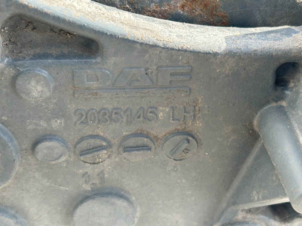 DAF CF EURO 6 BUMPER BEAM WITH STEP BRACKETS - Branik: slika DAF CF EURO 6 BUMPER BEAM WITH STEP BRACKETS - Branik DAF CF EURO 6 BUMPER BEAM WITH STEP BRACKETS - Branik: slika DAF CF EURO 6 BUMPER BEAM WITH STEP BRACKETS - Branik