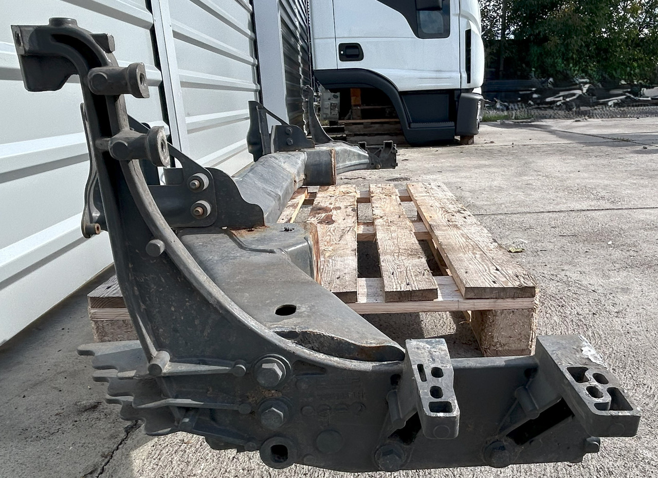 DAF CF EURO 6 BUMPER BEAM WITH STEP BRACKETS - Branik: slika DAF CF EURO 6 BUMPER BEAM WITH STEP BRACKETS - Branik DAF CF EURO 6 BUMPER BEAM WITH STEP BRACKETS - Branik: slika DAF CF EURO 6 BUMPER BEAM WITH STEP BRACKETS - Branik