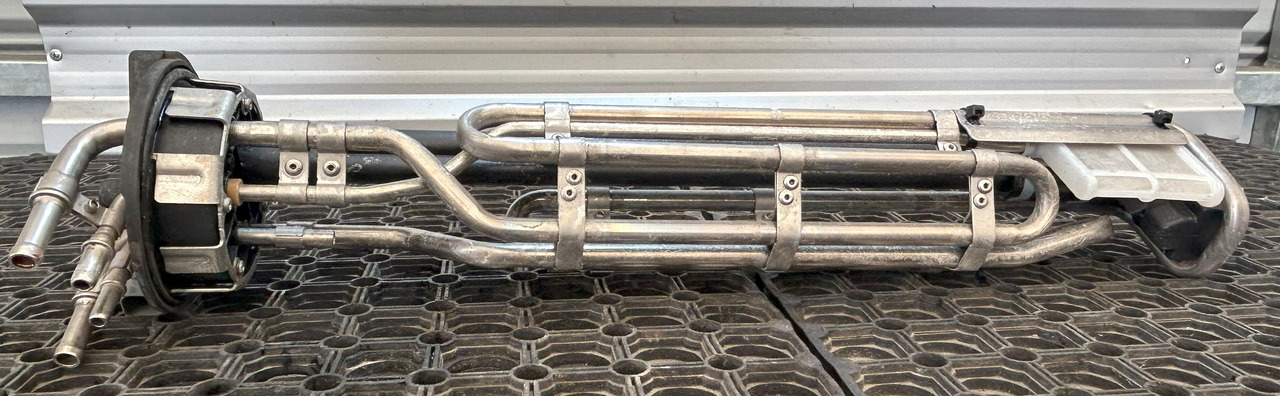 DAF TEMPERATURE AND ADBLUE LEVEL SENSOR DAF XF 106 - AdBlue spremnik: slika DAF TEMPERATURE AND ADBLUE LEVEL SENSOR DAF XF 106 - AdBlue spremnik DAF TEMPERATURE AND ADBLUE LEVEL SENSOR DAF XF 106 - AdBlue spremnik: slika DAF TEMPERATURE AND ADBLUE LEVEL SENSOR DAF XF 106 - AdBlue spremnik