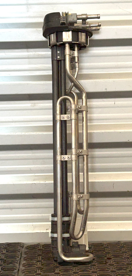 DAF TEMPERATURE AND ADBLUE LEVEL SENSOR DAF XF 106 - AdBlue spremnik: slika DAF TEMPERATURE AND ADBLUE LEVEL SENSOR DAF XF 106 - AdBlue spremnik DAF TEMPERATURE AND ADBLUE LEVEL SENSOR DAF XF 106 - AdBlue spremnik: slika DAF TEMPERATURE AND ADBLUE LEVEL SENSOR DAF XF 106 - AdBlue spremnik