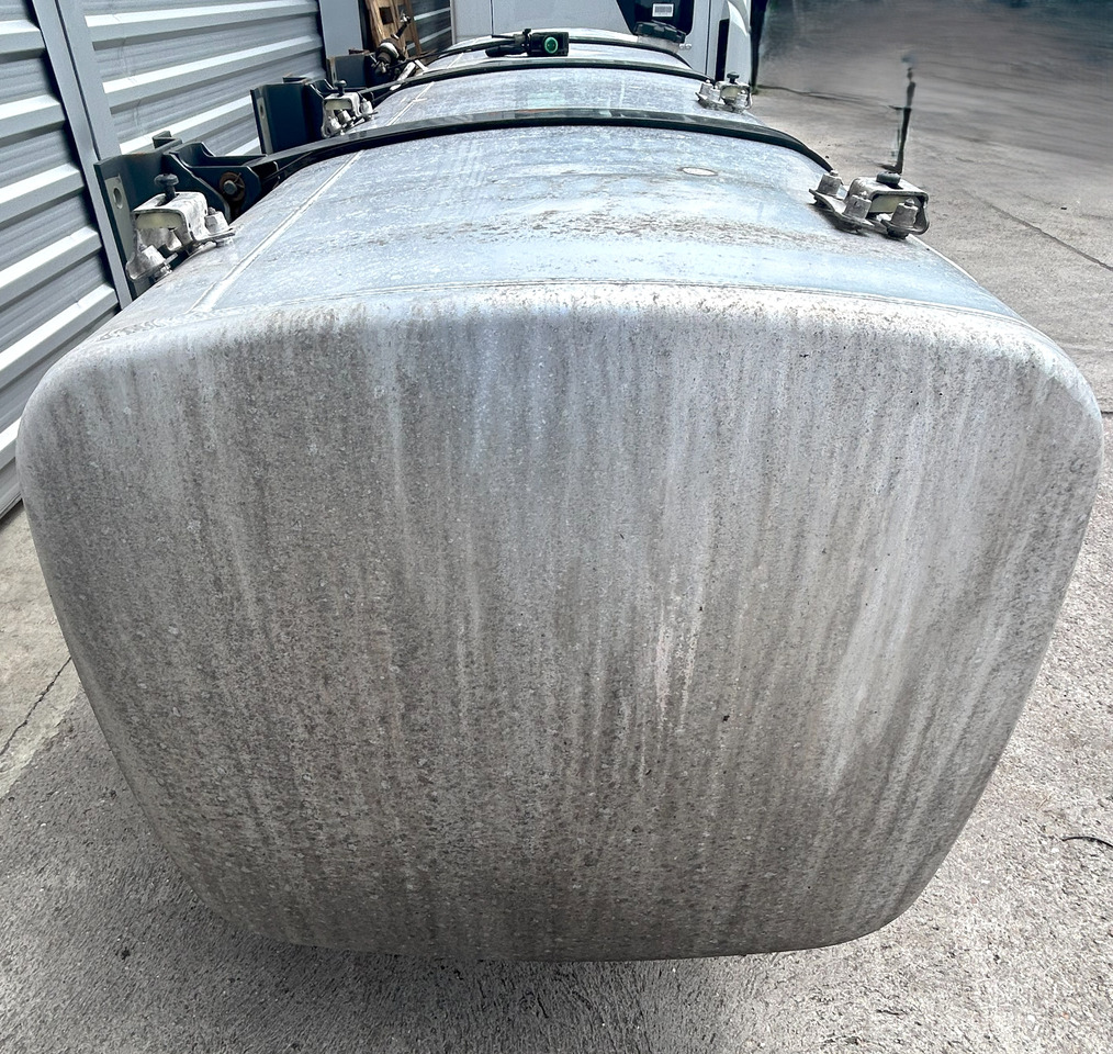 DAF XF 106 480 845L 2327x675x620 - Spremnik goriva za Kamion: slika DAF XF 106 480 845L 2327x675x620 - Spremnik goriva za Kamion DAF XF 106 480 845L 2327x675x620 - Spremnik goriva za Kamion: slika DAF XF 106 480 845L 2327x675x620 - Spremnik goriva za Kamion