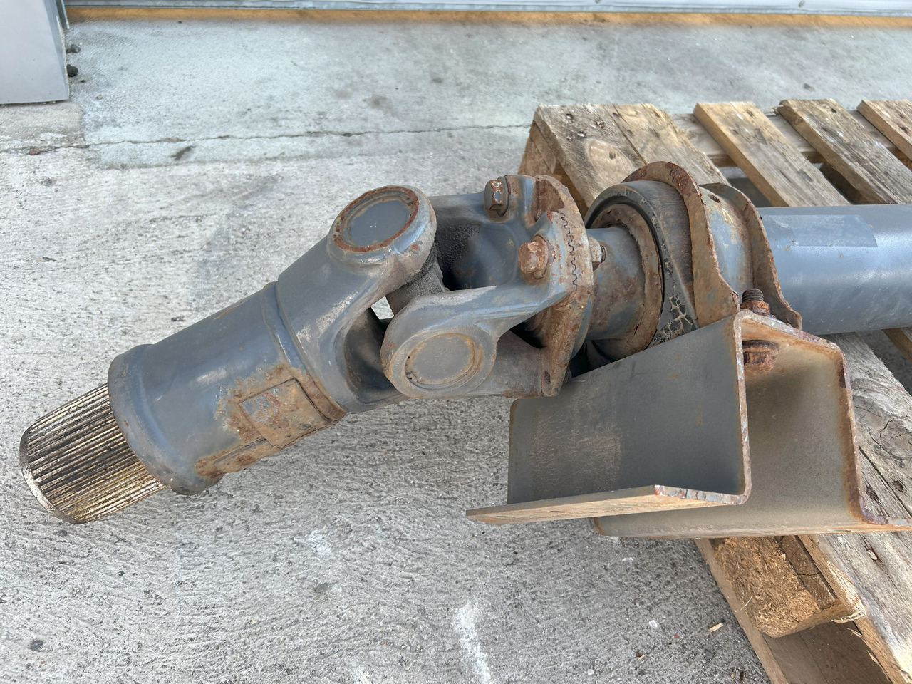 DAF XF 106 480 DRIVE SHAFT - Kardansko vratilo: slika DAF XF 106 480 DRIVE SHAFT - Kardansko vratilo DAF XF 106 480 DRIVE SHAFT - Kardansko vratilo: slika DAF XF 106 480 DRIVE SHAFT - Kardansko vratilo