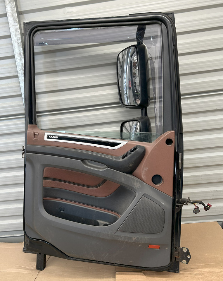 DAF XF 106 DOOR LEFT WITH MIRROR - Vrata i dijelovi: slika DAF XF 106 DOOR LEFT WITH MIRROR - Vrata i dijelovi DAF XF 106 DOOR LEFT WITH MIRROR - Vrata i dijelovi: slika DAF XF 106 DOOR LEFT WITH MIRROR - Vrata i dijelovi