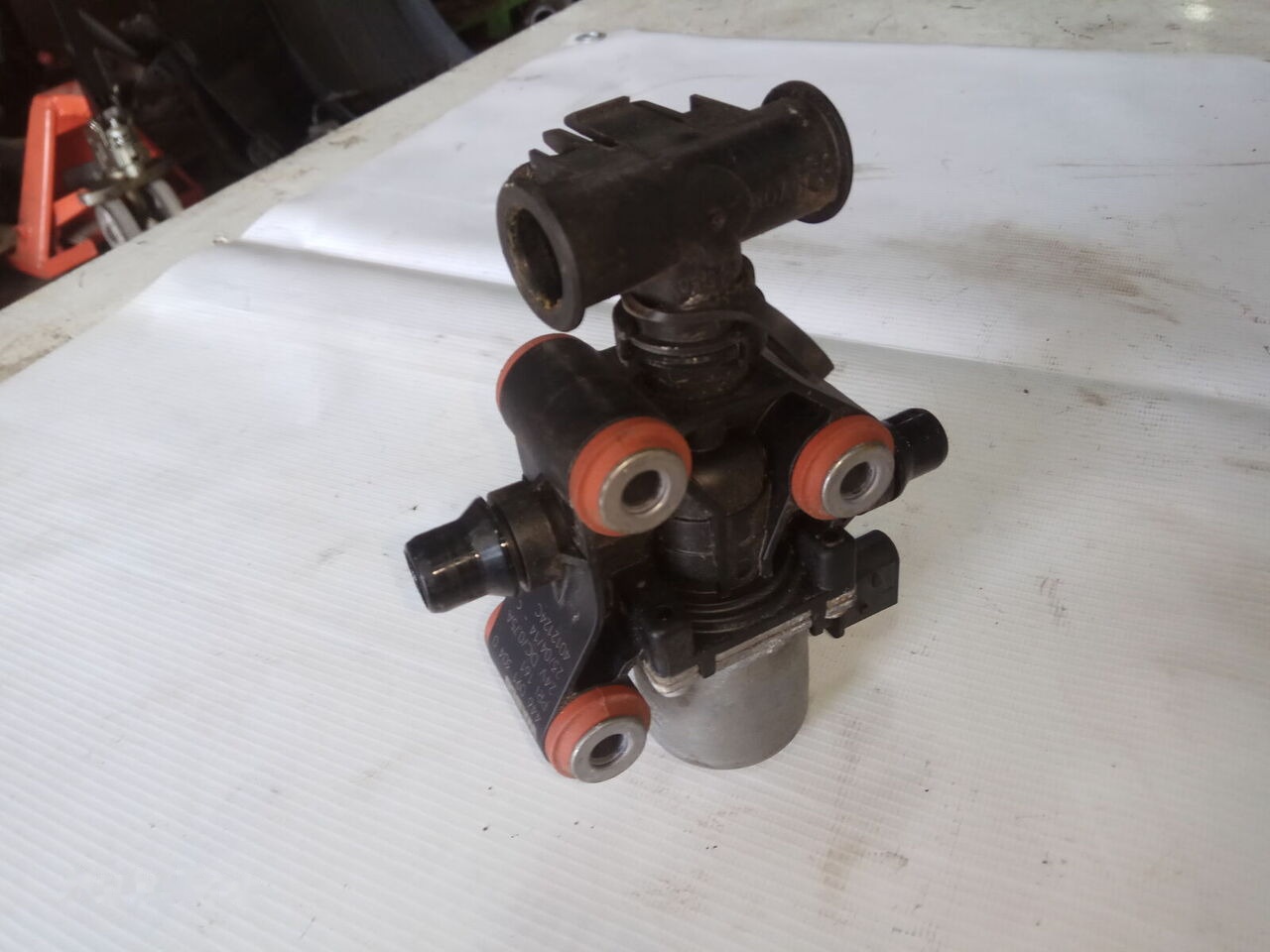 Elektrozawór AdBlue WABCO 446091304 DAF XF 106 truck - Ispušni sustav za Kamion: slika Elektrozawór AdBlue WABCO 446091304 DAF XF 106 truck - Ispušni sustav za Kamion Elektrozawór AdBlue WABCO 446091304 DAF XF 106 truck - Ispušni sustav za Kamion: slika Elektrozawór AdBlue WABCO 446091304 DAF XF 106 truck - Ispušni sustav za Kamion