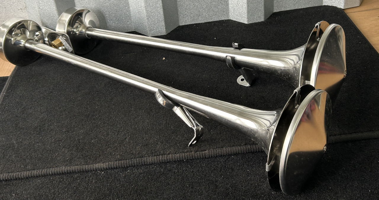 FIAMM 2 TRUMPETS, SHORT + LONG + ASSEMBLY KIT FIAMM, ORIGINAL FOR MERCEDES ACTROS MP5 - Univerzalni dio: slika FIAMM 2 TRUMPETS, SHORT + LONG + ASSEMBLY KIT FIAMM, ORIGINAL FOR MERCEDES ACTROS MP5 - Univerzalni dio FIAMM 2 TRUMPETS, SHORT + LONG + ASSEMBLY KIT FIAMM, ORIGINAL FOR MERCEDES ACTROS MP5 - Univerzalni dio: slika FIAMM 2 TRUMPETS, SHORT + LONG + ASSEMBLY KIT FIAMM, ORIGINAL FOR MERCEDES ACTROS MP5 - Univerzalni dio