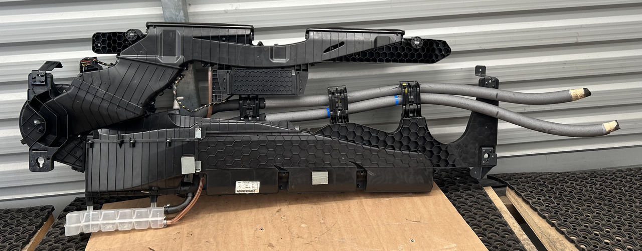 MERCEDES ACTROS MP4 PARKING AIR CONDITIONING - Dio klima uređaja: slika MERCEDES ACTROS MP4 PARKING AIR CONDITIONING - Dio klima uređaja MERCEDES ACTROS MP4 PARKING AIR CONDITIONING - Dio klima uređaja: slika MERCEDES ACTROS MP4 PARKING AIR CONDITIONING - Dio klima uređaja