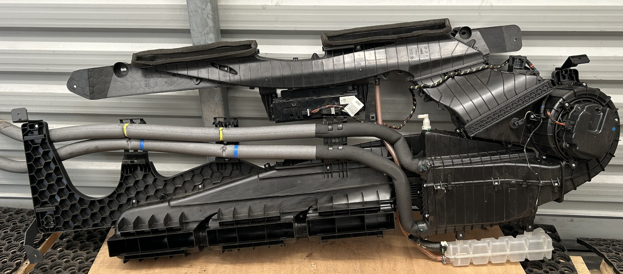 MERCEDES ACTROS MP4 PARKING AIR CONDITIONING - Dio klima uređaja: slika MERCEDES ACTROS MP4 PARKING AIR CONDITIONING - Dio klima uređaja MERCEDES ACTROS MP4 PARKING AIR CONDITIONING - Dio klima uređaja: slika MERCEDES ACTROS MP4 PARKING AIR CONDITIONING - Dio klima uređaja