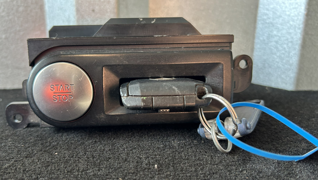 MERCEDES-BENZ ACTROS MP4 START/STOP IGNITION SWITCH - Ploča s instrumentima za Kamion: slika MERCEDES-BENZ ACTROS MP4 START/STOP IGNITION SWITCH - Ploča s instrumentima za Kamion MERCEDES-BENZ ACTROS MP4 START/STOP IGNITION SWITCH - Ploča s instrumentima za Kamion: slika MERCEDES-BENZ ACTROS MP4 START/STOP IGNITION SWITCH - Ploča s instrumentima za Kamion