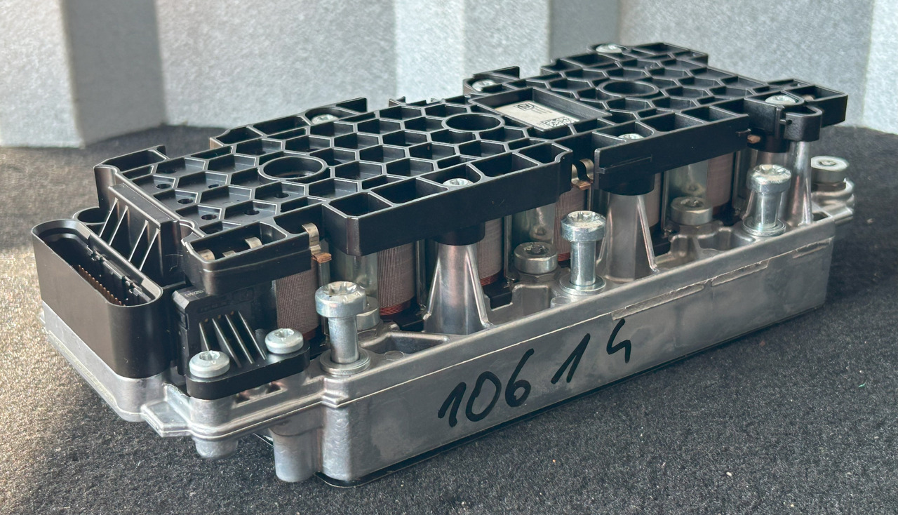 ZF DAF XF 106 530 TRAXON ZF VALVE BLOCK - Upravljačka jedinica (ECU) za Kamion: slika ZF DAF XF 106 530 TRAXON ZF VALVE BLOCK - Upravljačka jedinica (ECU) za Kamion ZF DAF XF 106 530 TRAXON ZF VALVE BLOCK - Upravljačka jedinica (ECU) za Kamion: slika ZF DAF XF 106 530 TRAXON ZF VALVE BLOCK - Upravljačka jedinica (ECU) za Kamion