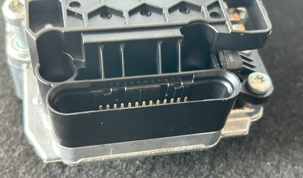 ZF DAF XF 106 530 TRAXON ZF VALVE BLOCK - Upravljačka jedinica (ECU) za Kamion: slika ZF DAF XF 106 530 TRAXON ZF VALVE BLOCK - Upravljačka jedinica (ECU) za Kamion ZF DAF XF 106 530 TRAXON ZF VALVE BLOCK - Upravljačka jedinica (ECU) za Kamion: slika ZF DAF XF 106 530 TRAXON ZF VALVE BLOCK - Upravljačka jedinica (ECU) za Kamion