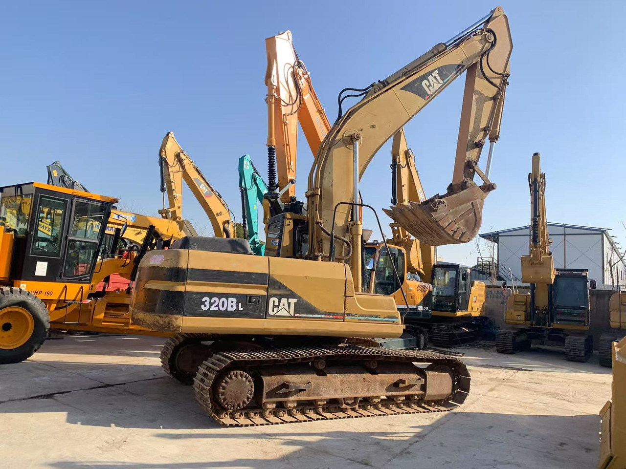 CATERPILLAR Crawler Excavator CAT 320B, 320BL Original Japanese Excavator - Bager gusjeničar: slika CATERPILLAR Crawler Excavator CAT 320B, 320BL Original Japanese Excavator - Bager gusjeničar CATERPILLAR Crawler Excavator CAT 320B, 320BL Original Japanese Excavator - Bager gusjeničar: slika CATERPILLAR Crawler Excavator CAT 320B, 320BL Original Japanese Excavator - Bager gusjeničar