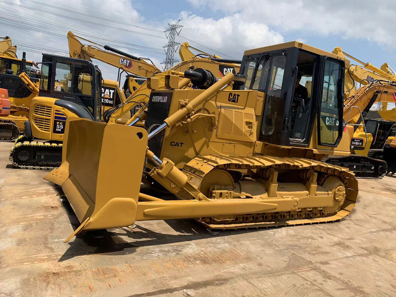 Caterpillar Bulldozer Used Condition CAT D6G, D6G2 Cheap Price - Buldožer: slika Caterpillar Bulldozer Used Condition CAT D6G, D6G2 Cheap Price - Buldožer Caterpillar Bulldozer Used Condition CAT D6G, D6G2 Cheap Price - Buldožer: slika Caterpillar Bulldozer Used Condition CAT D6G, D6G2 Cheap Price - Buldožer
