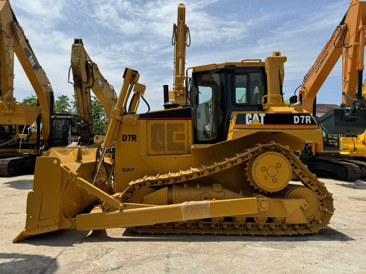 Caterpillar Caterpillar D7R Bulldozer Technical Specs: 245 HP Engine, 4.5 m³ Blade Capacity, 29,200 kg Operating Weight & Dimensions - Buldožer: slika Caterpillar Caterpillar D7R Bulldozer Technical Specs: 245 HP Engine, 4.5 m³ Blade Capacity, 29,200 kg Operating Weight & Dimensions - Buldožer Caterpillar Caterpillar D7R Bulldozer Technical Specs: 245 HP Engine, 4.5 m³ Blade Capacity, 29,200 kg Operating Weight & Dimensions - Buldožer: slika Caterpillar Caterpillar D7R Bulldozer Technical Specs: 245 HP Engine, 4.5 m³ Blade Capacity, 29,200 kg Operating Weight & Dimensions - Buldožer