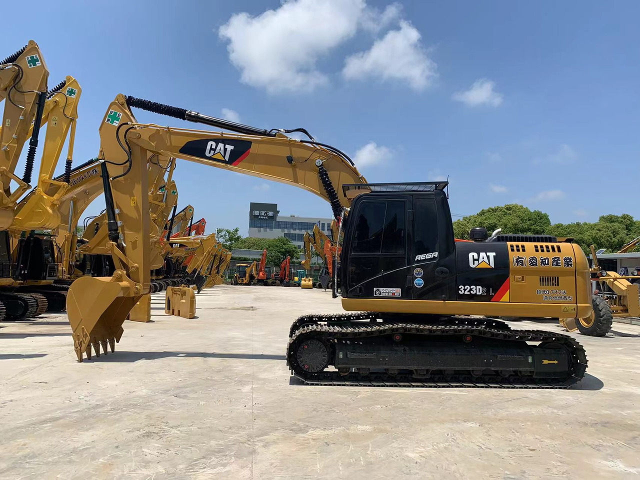 Caterpillar Excavator 320, 323 with Mechanical Engine Mitsubishi S6K - Bager gusjeničar: slika Caterpillar Excavator 320, 323 with Mechanical Engine Mitsubishi S6K - Bager gusjeničar Caterpillar Excavator 320, 323 with Mechanical Engine Mitsubishi S6K - Bager gusjeničar: slika Caterpillar Excavator 320, 323 with Mechanical Engine Mitsubishi S6K - Bager gusjeničar