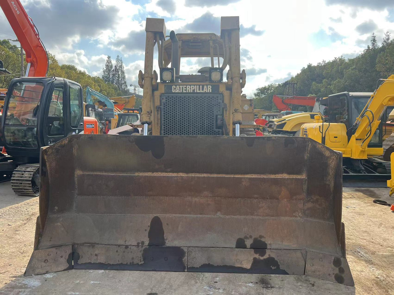 Caterpillar Original Condition CAT D6R bulldozer with Rippers - Buldožer: slika Caterpillar Original Condition CAT D6R bulldozer with Rippers - Buldožer Caterpillar Original Condition CAT D6R bulldozer with Rippers - Buldožer: slika Caterpillar Original Condition CAT D6R bulldozer with Rippers - Buldožer