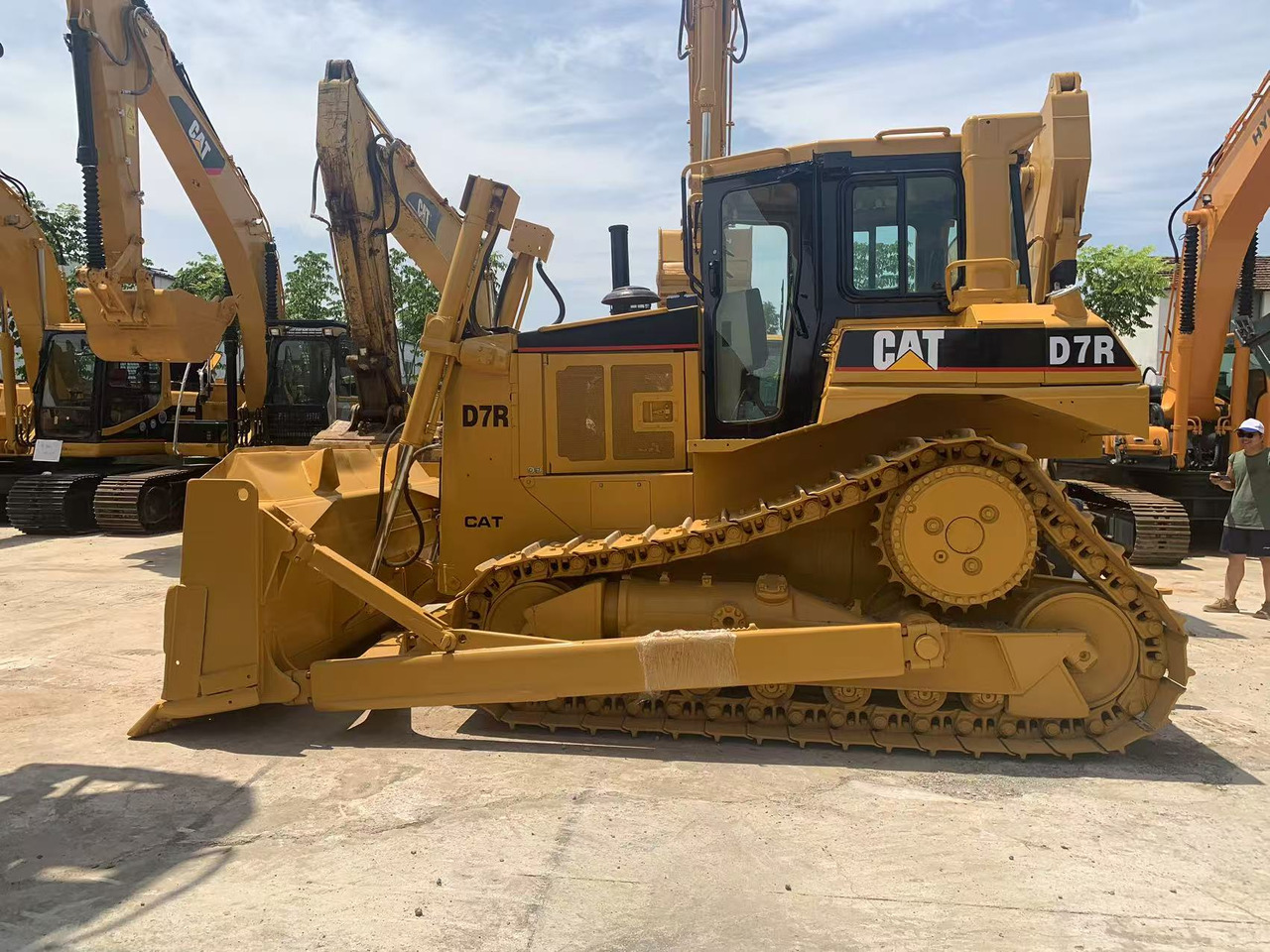 Caterpillar Tracked Tractor CAT D6R, D7R, D8R with Triangle Track - Buldožer: slika Caterpillar Tracked Tractor CAT D6R, D7R, D8R with Triangle Track - Buldožer Caterpillar Tracked Tractor CAT D6R, D7R, D8R with Triangle Track - Buldožer: slika Caterpillar Tracked Tractor CAT D6R, D7R, D8R with Triangle Track - Buldožer