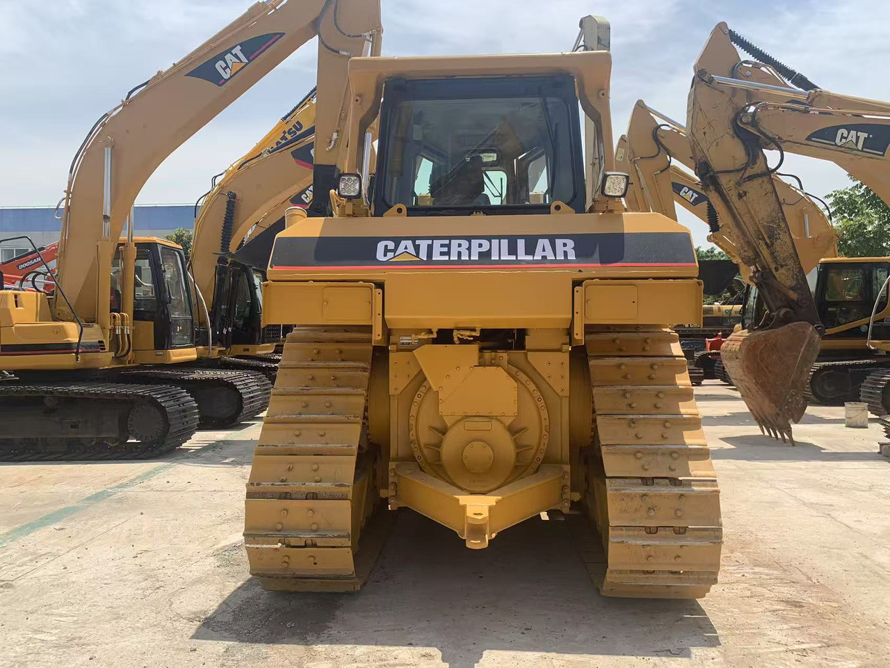 Caterpillar Tracked Tractor CAT D6R, D7R, D8R with Triangle Track - Buldožer: slika Caterpillar Tracked Tractor CAT D6R, D7R, D8R with Triangle Track - Buldožer Caterpillar Tracked Tractor CAT D6R, D7R, D8R with Triangle Track - Buldožer: slika Caterpillar Tracked Tractor CAT D6R, D7R, D8R with Triangle Track - Buldožer