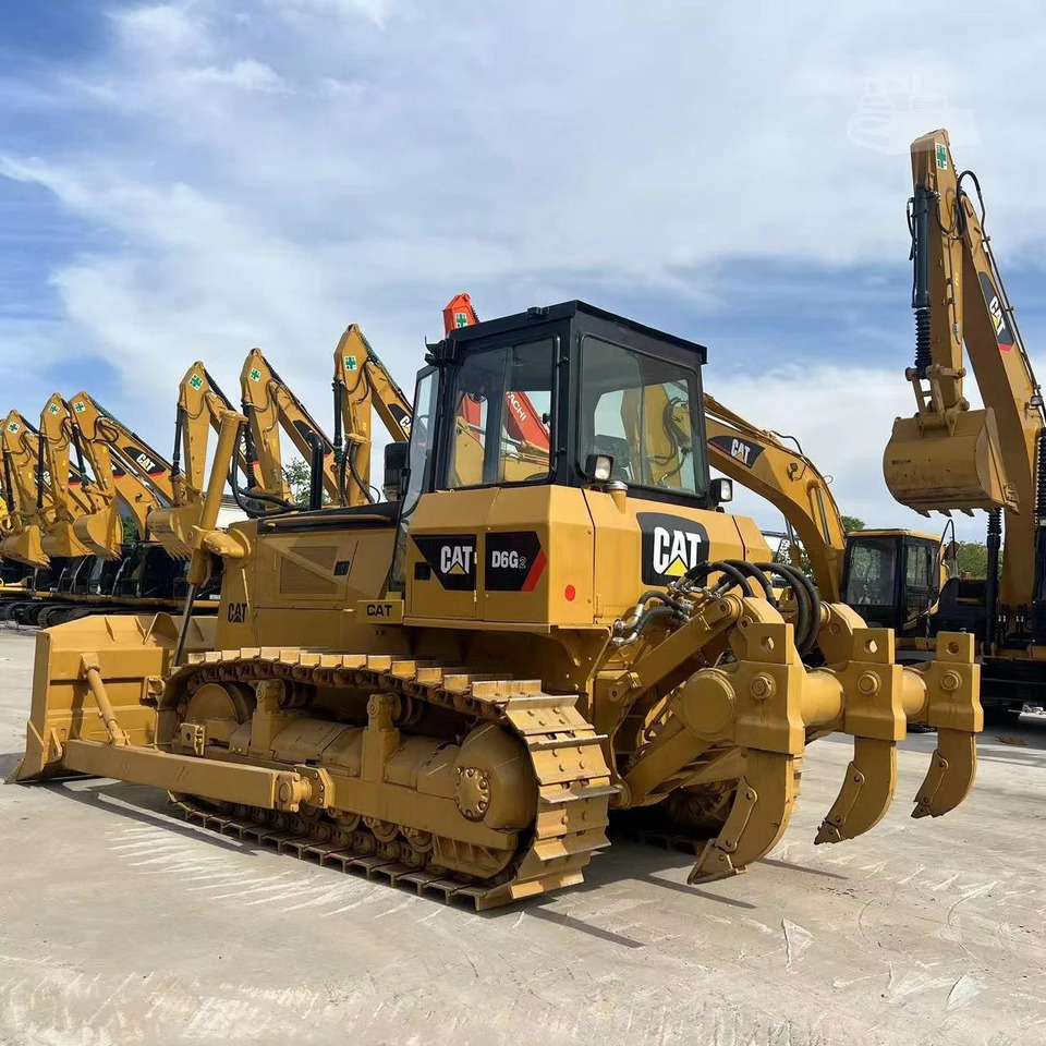 Caterpillar Tracked Tractor Secondhand CAT D6G, D6D Crawler Bulldozer - Buldožer: slika Caterpillar Tracked Tractor Secondhand CAT D6G, D6D Crawler Bulldozer - Buldožer Caterpillar Tracked Tractor Secondhand CAT D6G, D6D Crawler Bulldozer - Buldožer: slika Caterpillar Tracked Tractor Secondhand CAT D6G, D6D Crawler Bulldozer - Buldožer